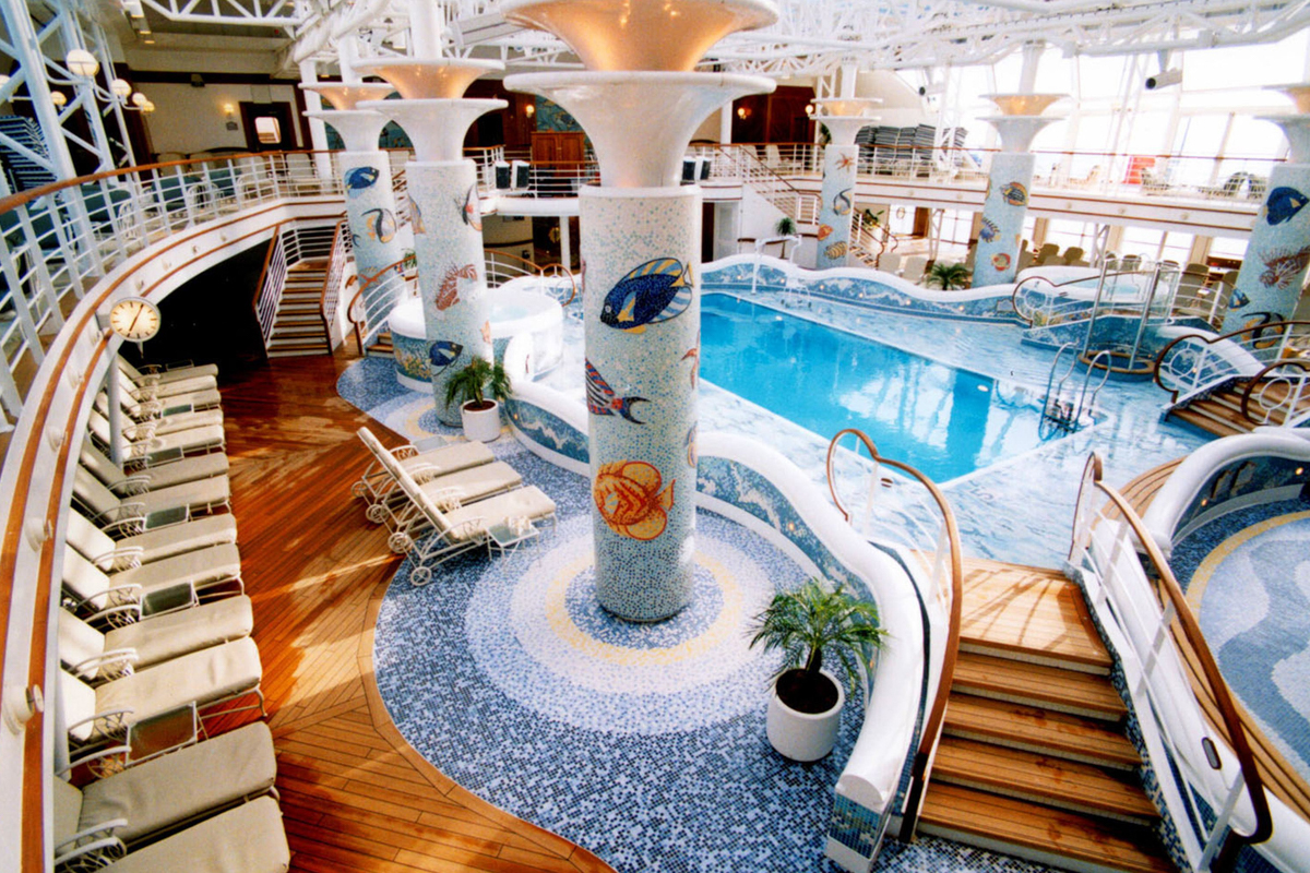 MyCruise Princess-Cruises SAPPHIRE Offentlige-arealer Pool-spa1